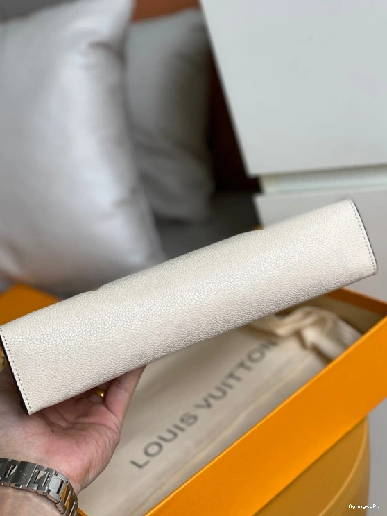 VUITTON LOUIS TOILETRY POUCH 26 0520